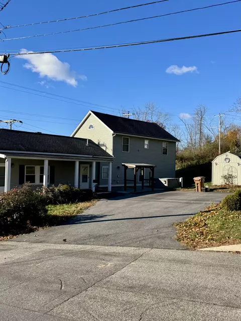 2 Wharf St, Saco, ME 04072