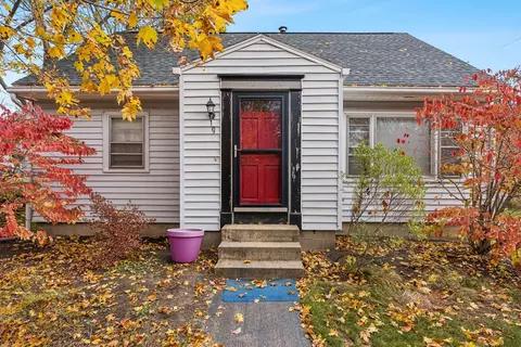 9 Parsons St, Kennebunk, ME 04043