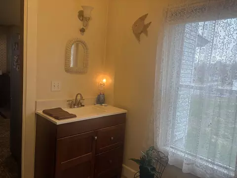 Bath - 10 Ridge Rd, Windsor, ME 04363 photo 3 of 7