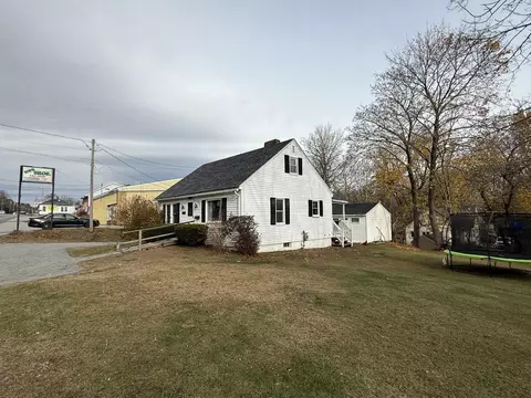 577 Maine Ave, Farmingdale, ME 04344