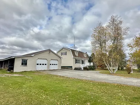 75 Point St, Columbia Falls, ME 04623