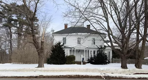 77 North St, Kennebunkport, ME 04046