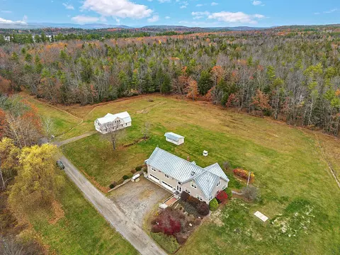 9 Snug Harbor Rd, Belgrade, ME 04917