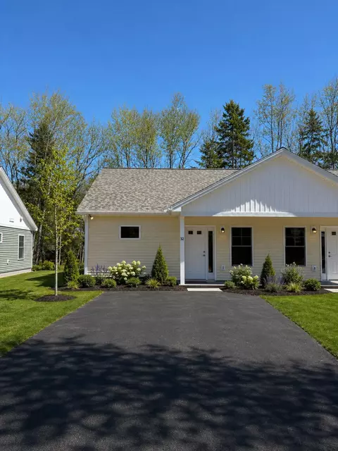 28 Lewis St, Greenville, ME 04441