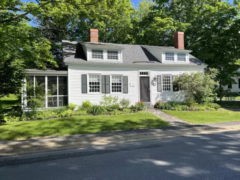 48 Lincoln St, Paris, ME 04281