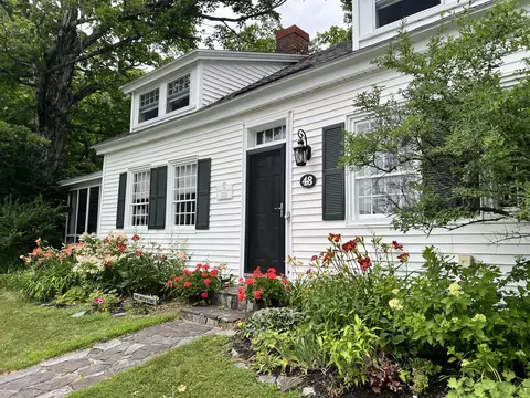 48 Lincoln St, Paris, ME 04281