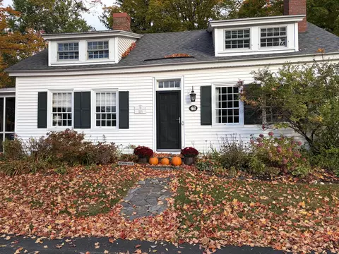 48 Lincoln St, Paris, ME 04281