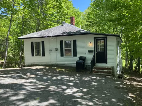 12 Crescent St, Milo, ME 04463