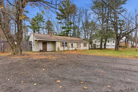 21 Wing St, Lisbon, ME 04252