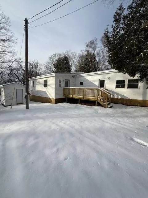 63 Cedar St, Dover Foxcroft, ME 04426