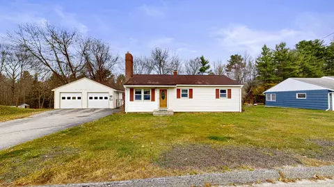 4 Carson St, Auburn, ME 04210