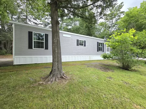 21 Robin Hood Cir, Bucksport, ME 04416