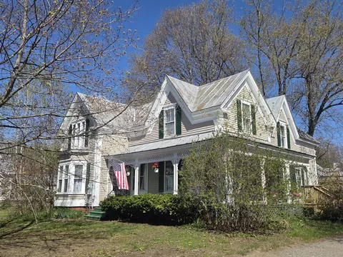 7 Bean St, Madison, ME 04950