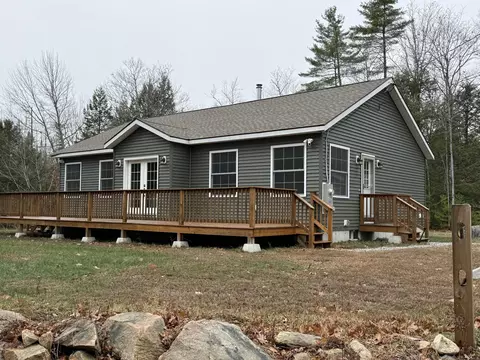 25 Harvest Ln, Bridgton, ME 04009