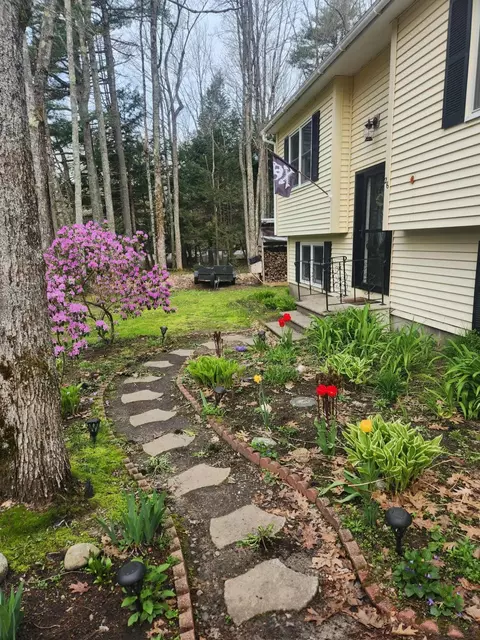 26 Bay Park Dr, Topsham, ME 04086