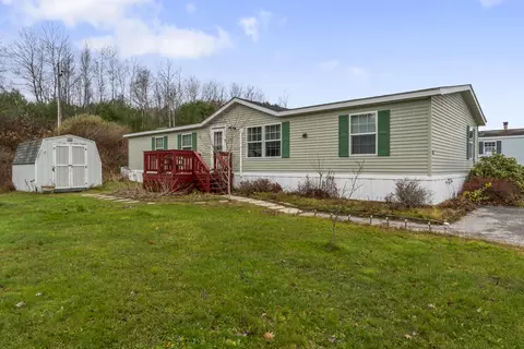 65 Oxbow Dr, Lewiston, ME 04240