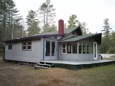 35 Mcintire Rd, Waterford, ME 04088