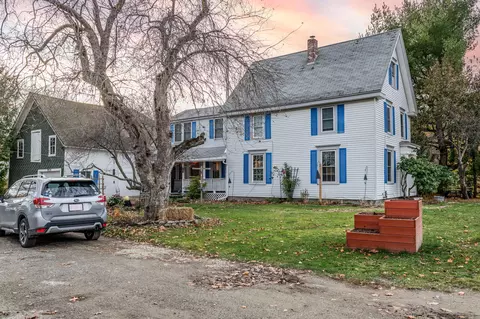 31 Dean St, Winterport, ME 04496