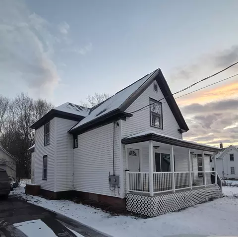13 Heald St, Madison, ME 04950