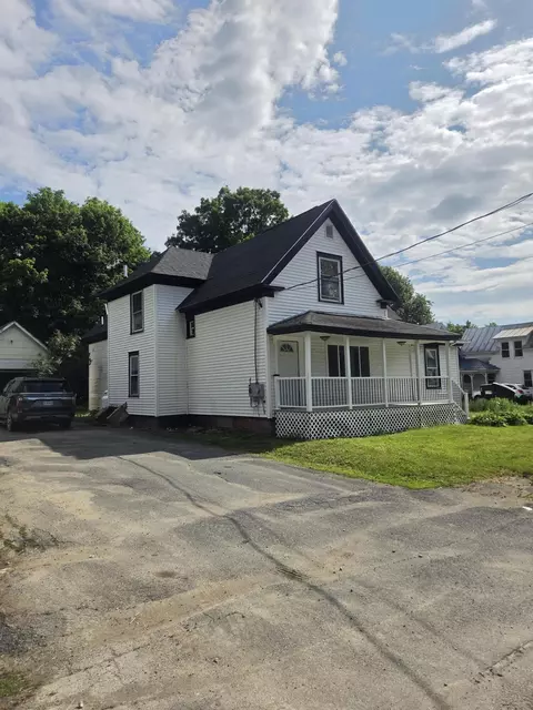 13 Heald St, Madison, ME 04950