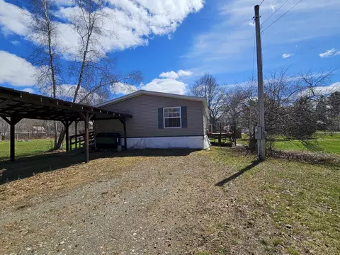33 John St, Madison, ME 04950