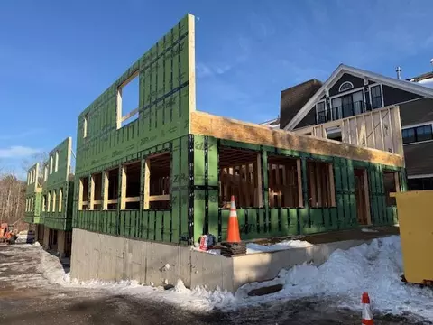 294 York St #2, York, ME 03909