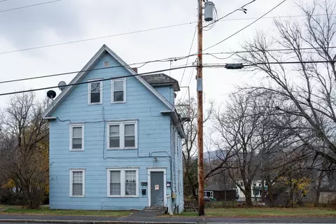 55 Roxbury Rd, Mexico, ME 04257