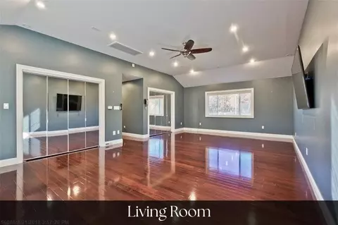 Living - 6 Proctor Rd #A, Biddeford, ME 04005 photo 2 of 5