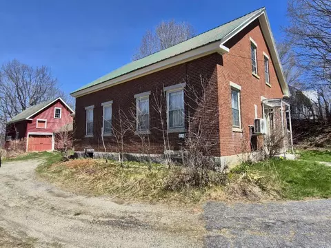 55 Cape Cod Hill Rd, New Sharon, ME 04955