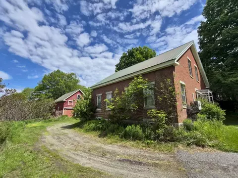 55 Cape Cod Hill Rd, New Sharon, ME 04955