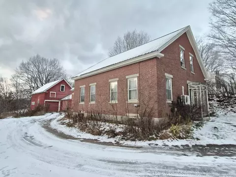 55 Cape Cod Hill Rd, New Sharon, ME 04955