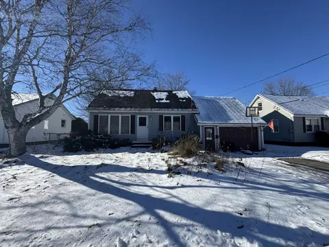42 Waldo St, Millinocket, ME 04462