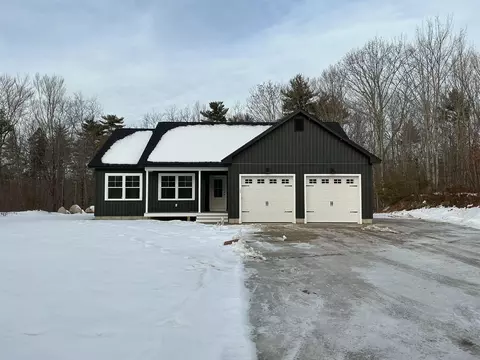 17 Murray Dr, Raymond, ME 04071