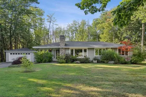 1 Birch Ridge Ave, Topsham, ME 04086