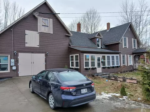 29 River St, Strong, ME 04983