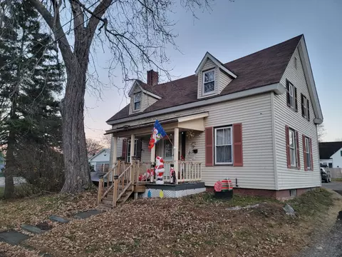 16 Downes St, Calais, ME 04619