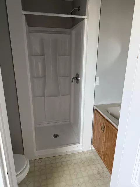 Bath - 99 State St, Brewer, ME 04412 photo 4 of 7
