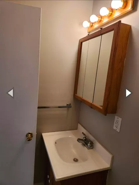 Bath - 99 State St, Brewer, ME 04412 photo 6 of 7