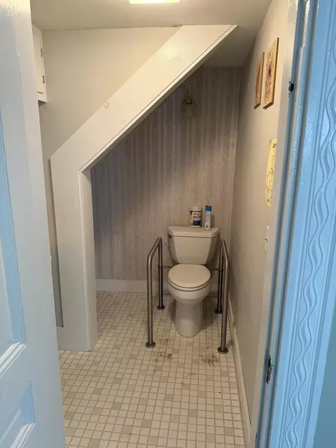 Bath - 99 State St, Brewer, ME 04412 photo 2 of 7