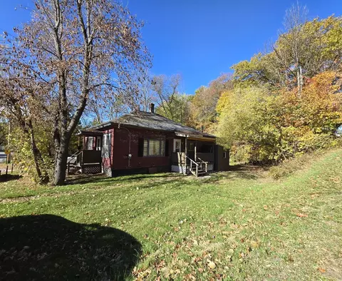 2 Flood St, Mexico, ME 04257