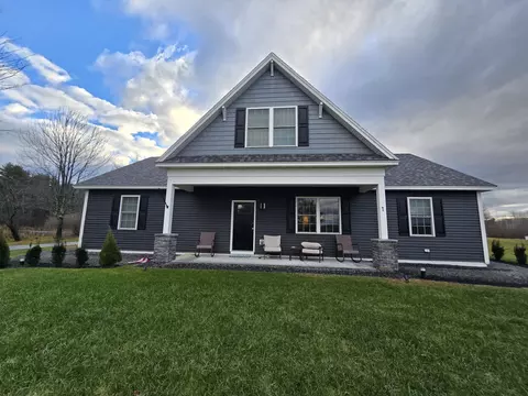 1 Overlook Dr, Hallowell, ME 04347