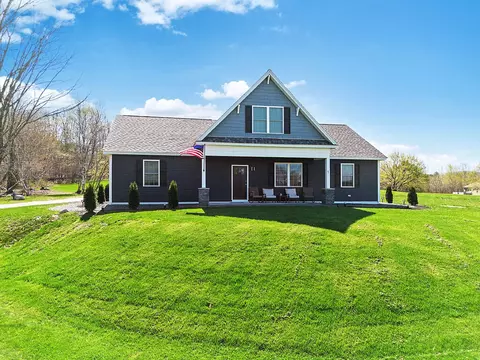 1 Overlook Dr, Hallowell, ME 04347