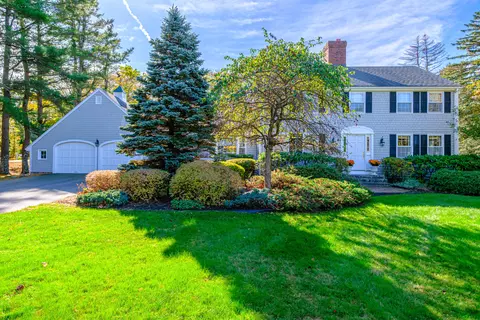 2 Meadow Creek Ln, Falmouth, ME 04105