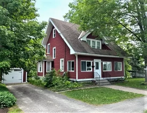 43 Lincoln St, Dover Foxcroft, ME 04426
