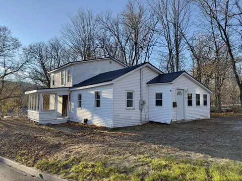 35 Chase Ave, Mexico, ME 04257