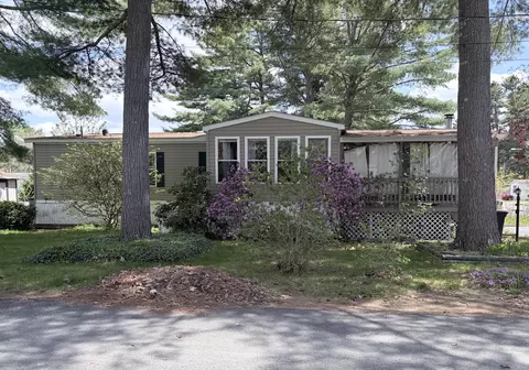 24 Theodore Dr, Brunswick, ME 04011