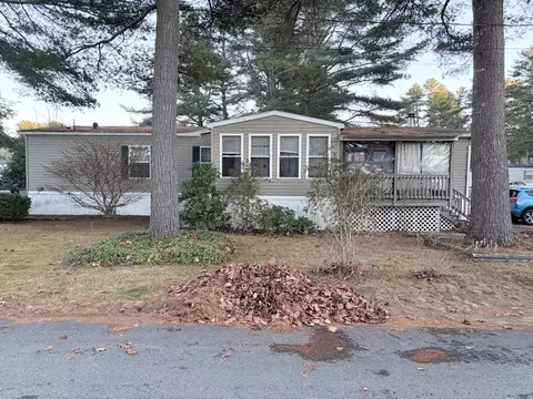 24 Theodore Dr, Brunswick, ME 04011