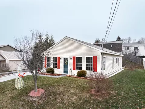 39 Whisper Dr, Bangor, ME 04401