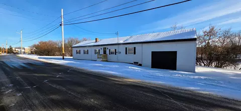 29 Exchange St, Presque Isle, ME 04769