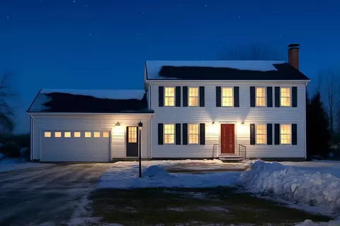 387 Exeter Rd, Corinth, ME 04427